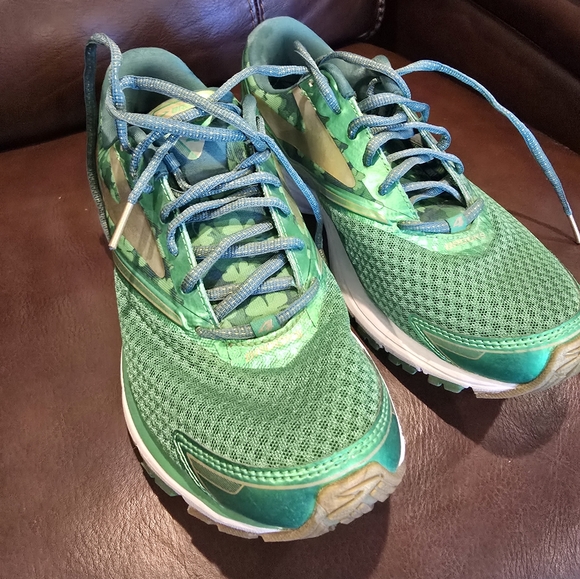 Womens Brooks 9.5 - Picture 1 of 5
